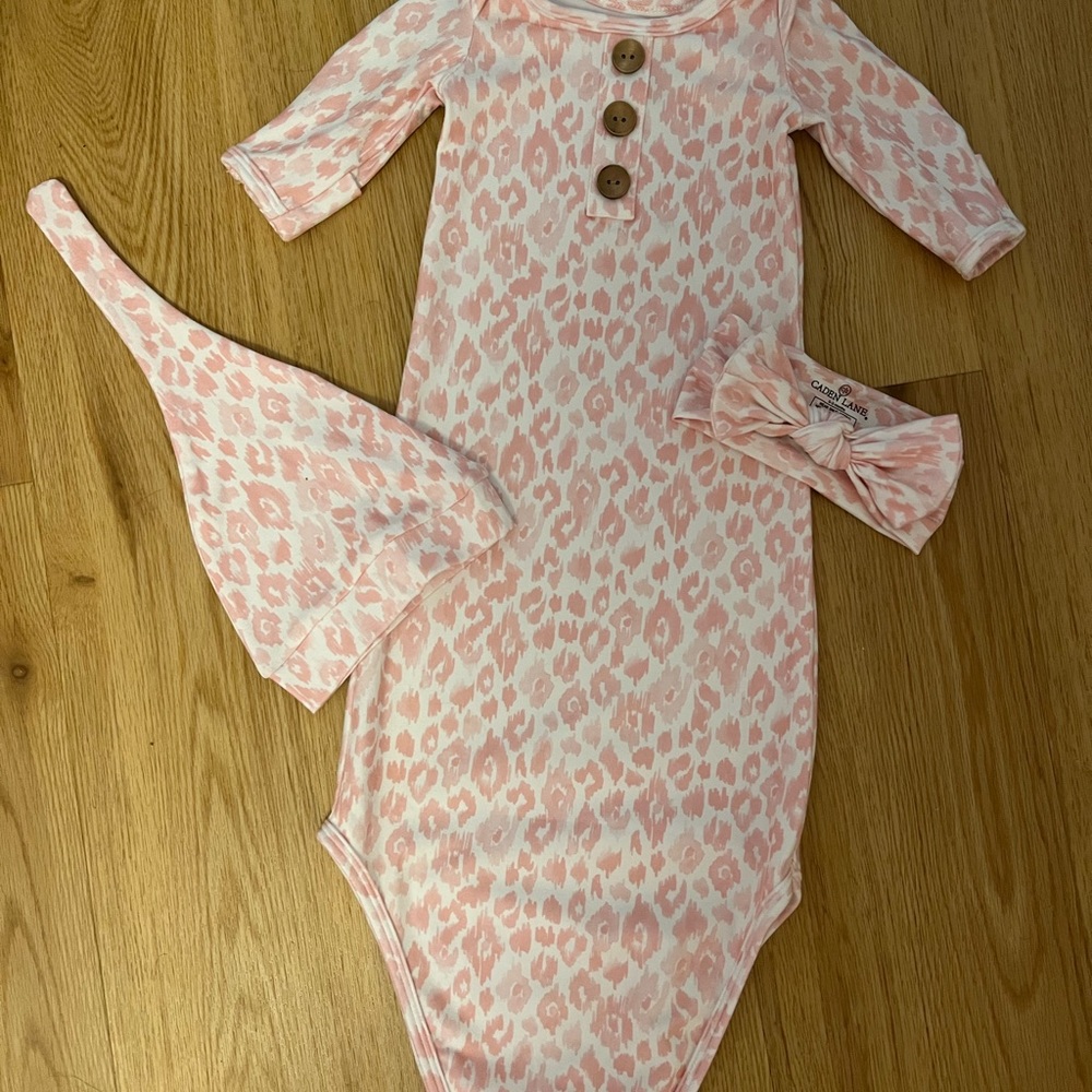 Caden Lane Knotted Gown Set
